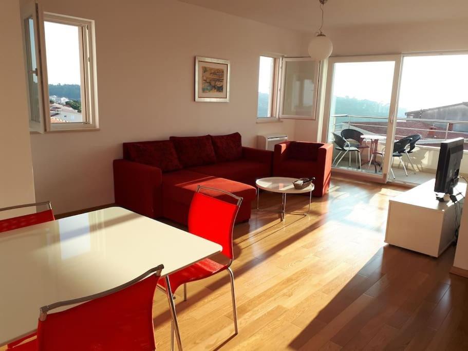 Apartment Lucija - Cozy Flat In The City Center With A Sea View & Parking Makarska Exterior photo